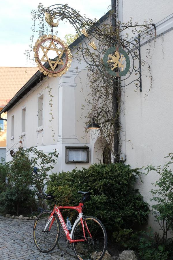 ホテルZum Goldenen Lowen Kallmünz エクステリア 写真